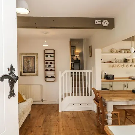 The Old Post House * グレンジ・オーバー・サンズ