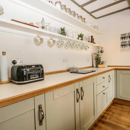 The Old Post House בית נופש