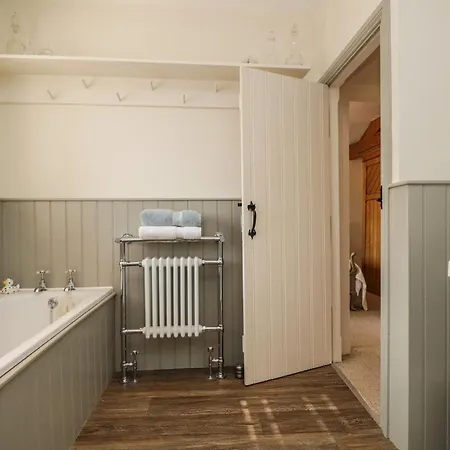 The Old Post House בית נופש *