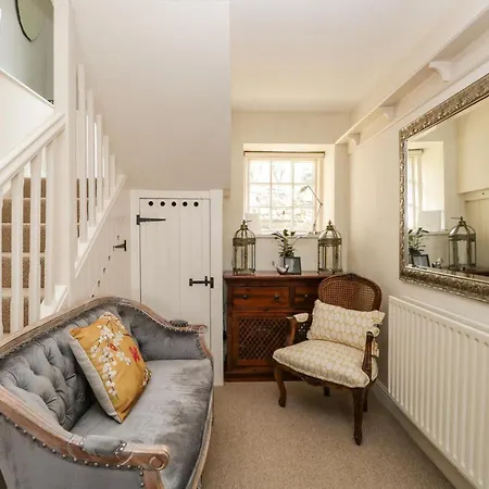 The Old Post House בית נופש *