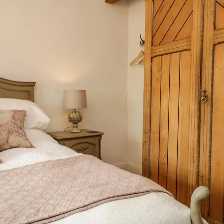 The Old Post House בית נופש *